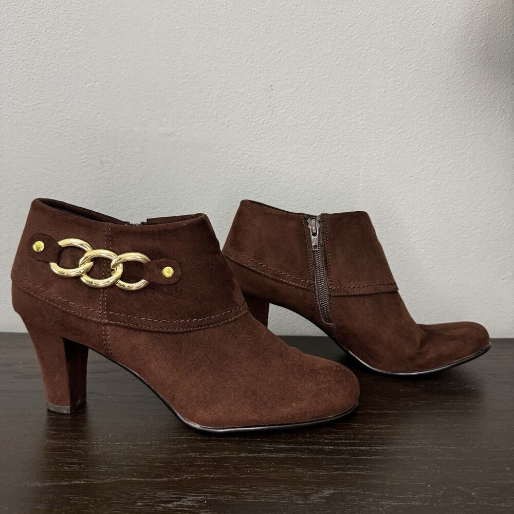 A2 Aerosoles First Role Brown Faux Suede Chain Ankle Booties Heelrest 10.5M